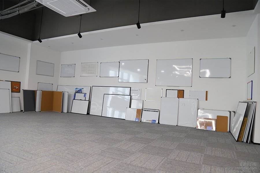 【磁性白板怎么選】5大類型解析：金屬/玻璃/陶瓷/便攜，哪款最適合你？